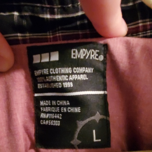 Short sleeve - button down - Men's Large - Picture 4 of 4